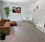 The  clean room  for rent near U of C,shopping, libray, swimming pool