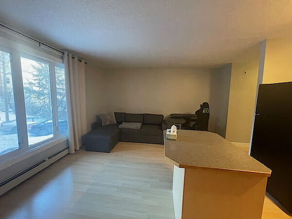 Calgary 1 bedroom Condo Unit for rent. Property photo: 713828-3