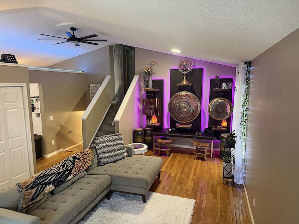 Calgary 4 + Den bedrooms Room For Rent for rent. Property photo: 713960-3