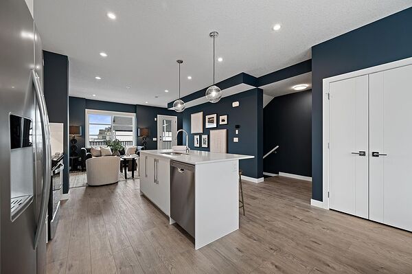 Rocky View County 4 bedrooms Townhouse for rent. Property photo: 714974-2