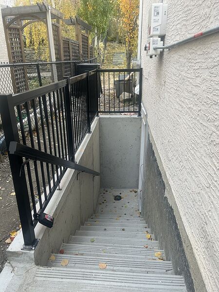 2 Bdrm Walk-Up Basement Suite in Edgemont-Pets Negotiable
