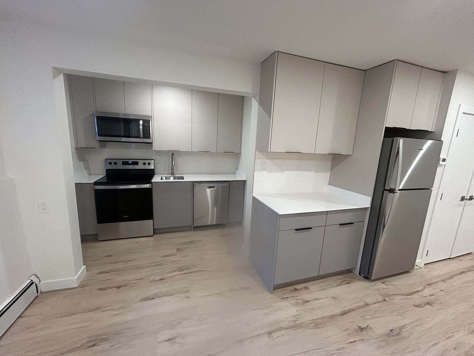 Calgary studio Condo Unit for rent. Property photo: 716515-1