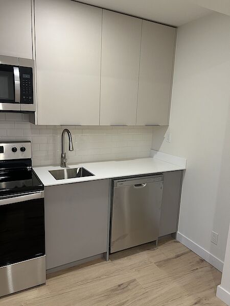 Calgary studio Condo Unit for rent. Property photo: 716515-3
