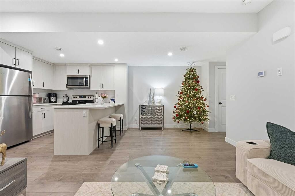 Calgary 1 + Den bedrooms Basement for rent. Property photo: 716663-1