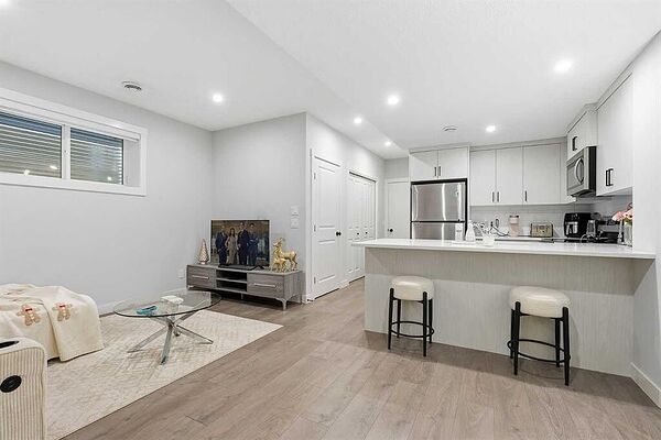 Calgary 1 + Den bedrooms Basement for rent. Property photo: 716663-2