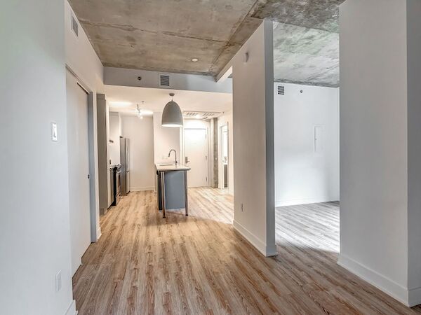 Montr&eacute;al bachelor bedrooms Apartment for rent. Property photo: 717299-3