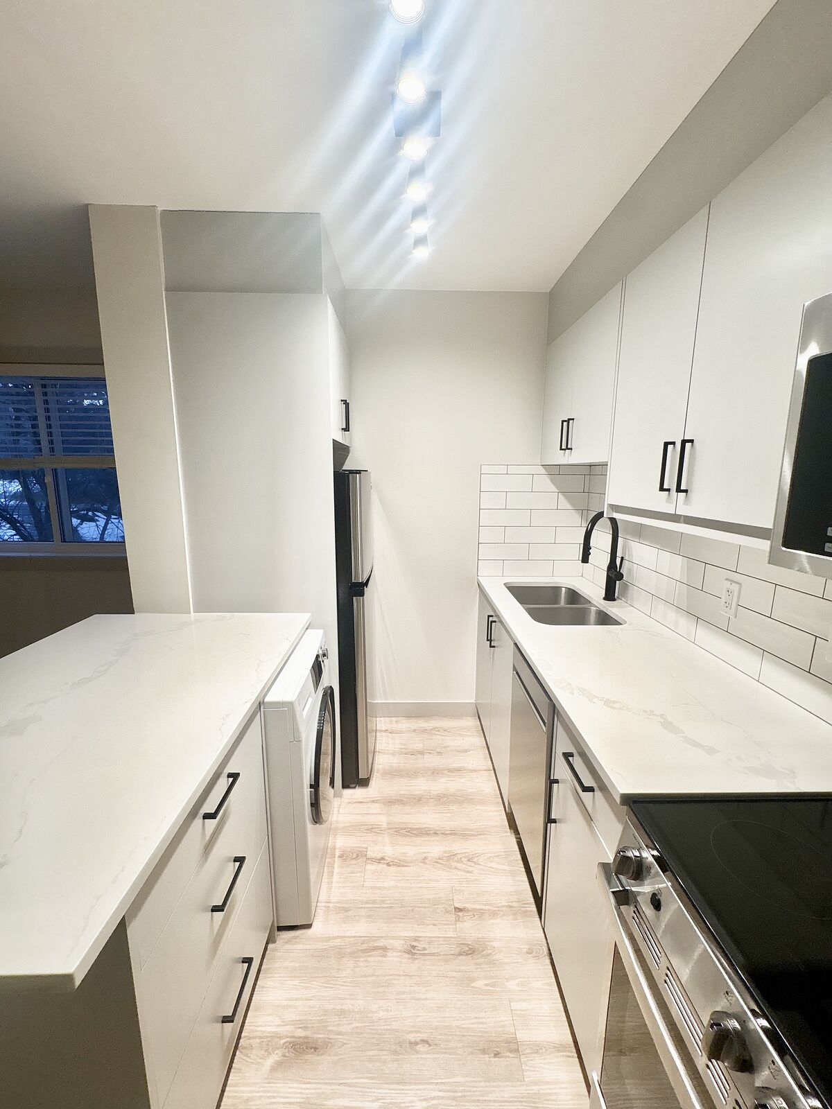 Calgary 1 bedroom Condo Unit for rent. Property photo: 717589-1
