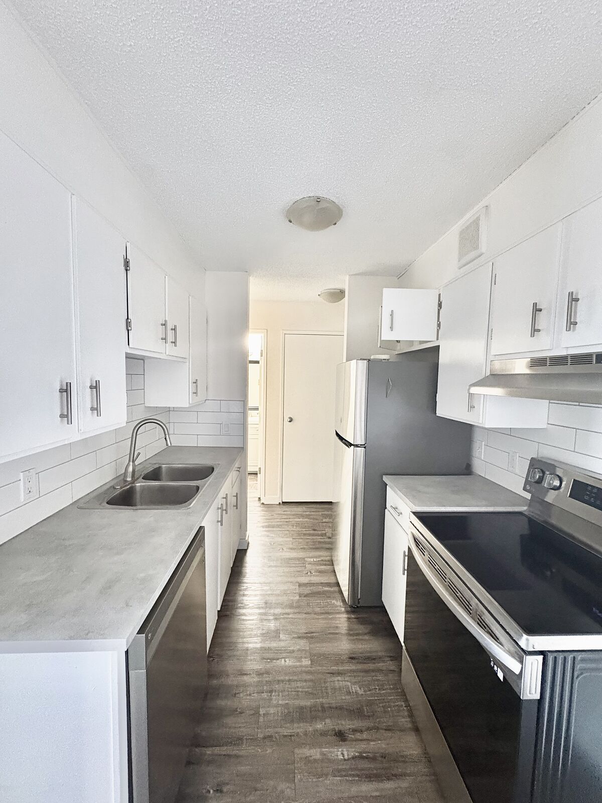 Calgary 1 bedroom Condo Unit for rent. Property photo: 717594-1