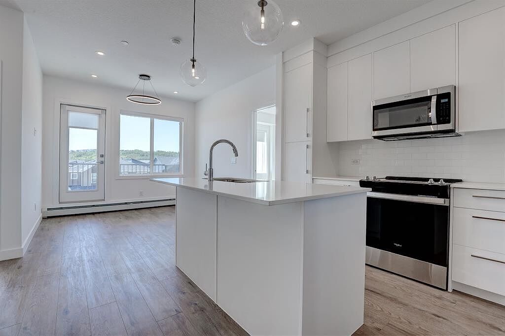 Calgary 2 bedrooms Condo Unit for rent. Property photo: 718059-1