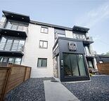 Bright Top-Floor Cozy 1 Bedroom Condo | Spacious Living Room | Move-In Ready