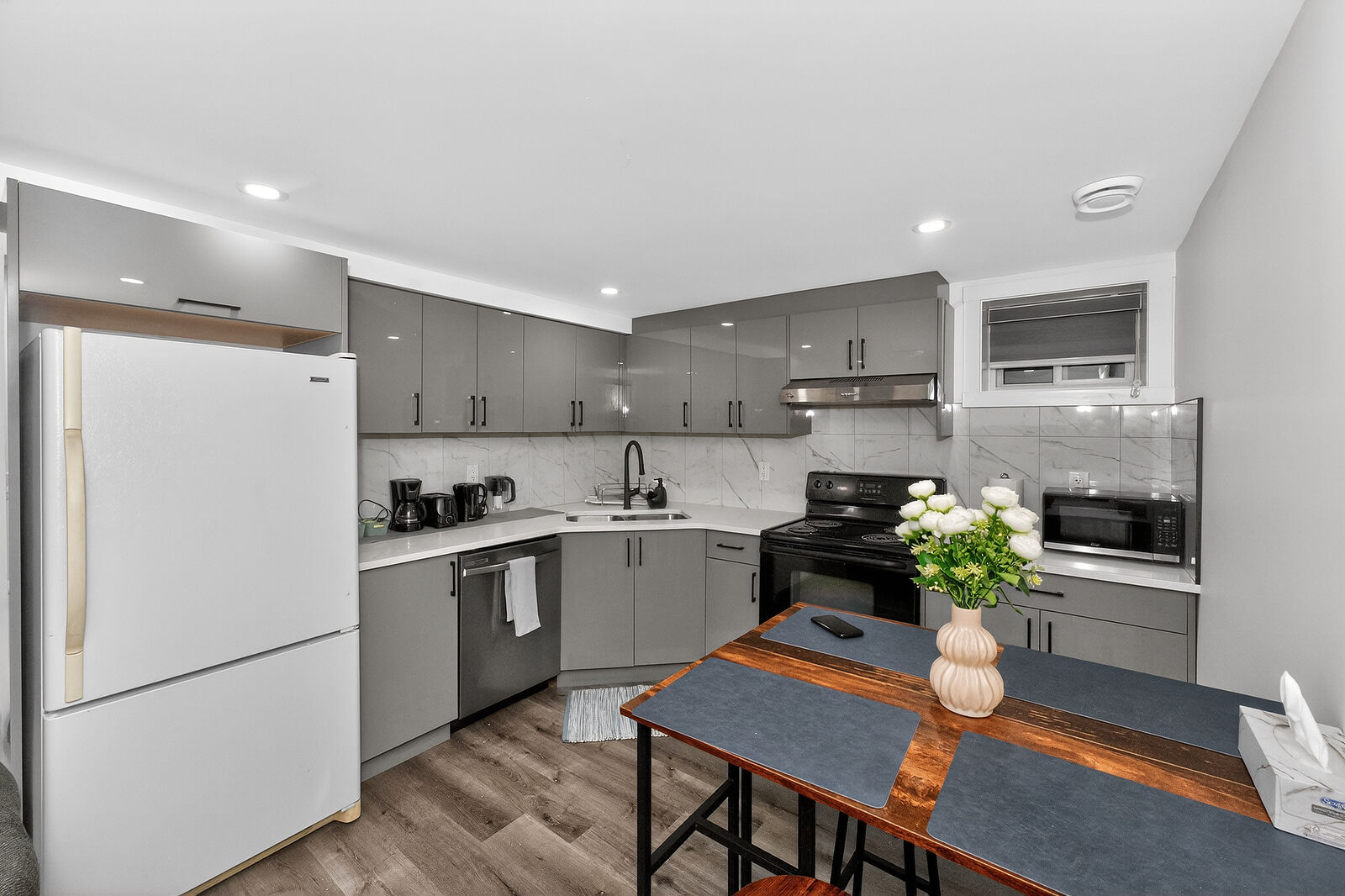 Calgary 2 bedrooms Basement for rent. Property photo: 719037-1