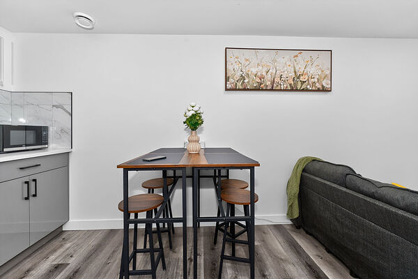Calgary 2 bedrooms Basement for rent. Property photo: 719037-2