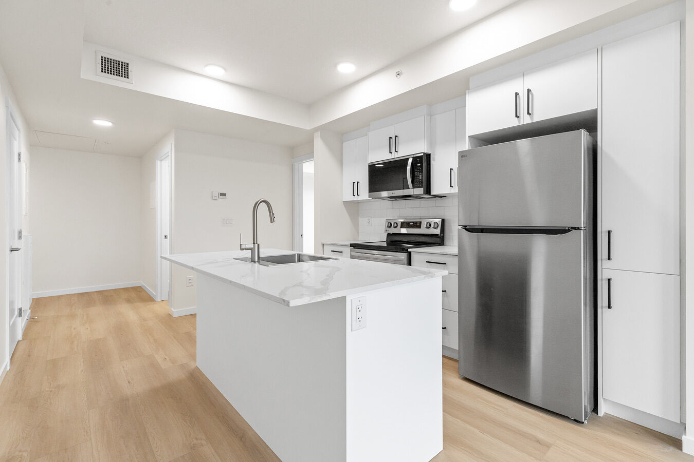 Edmonton 2 + Den bedrooms Condo Unit for rent. Property photo: 719159-1