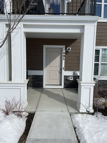 2 Bedroom + Den | 2.5 Bathroom Townhouse Steps Away from Bow River