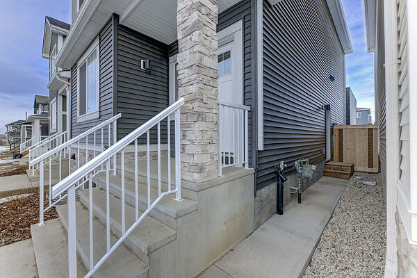 Beaumont 3 + Den bedrooms Main Floor for rent. Property photo: 719841-2