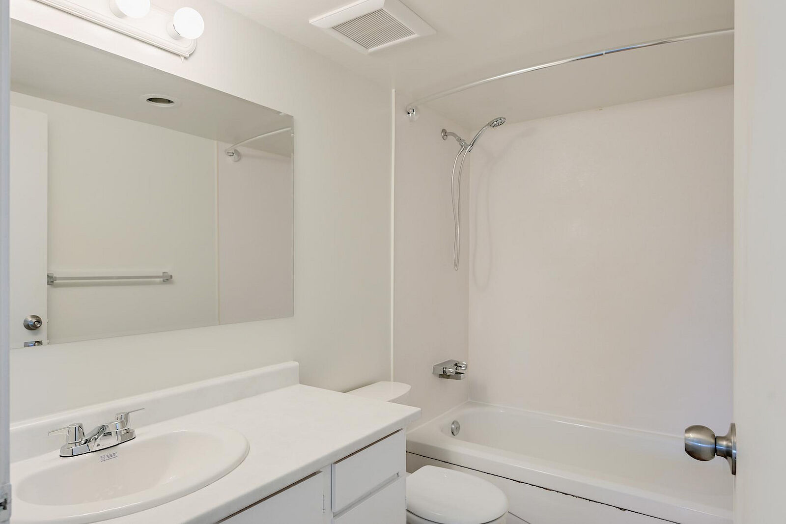 Victoria 1 bedrooms Apartment for rent. Property photo: 720365-1