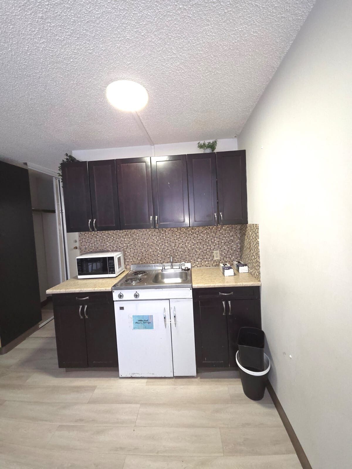 Calgary studio Apartment for rent. Property photo: 720736-1