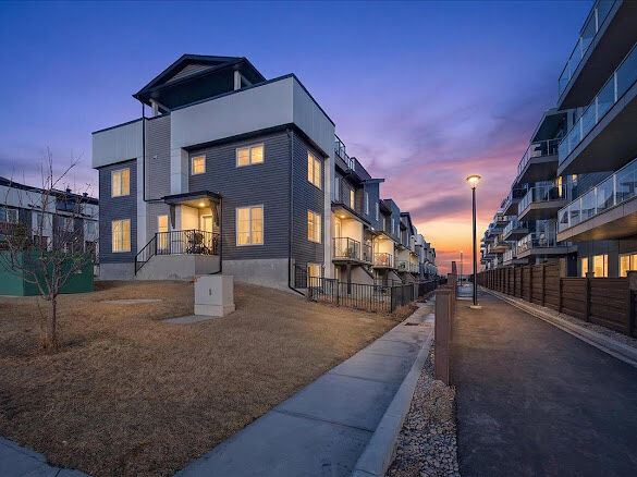 Calgary 2 bedrooms Townhouse for rent. Property photo: 721050-1