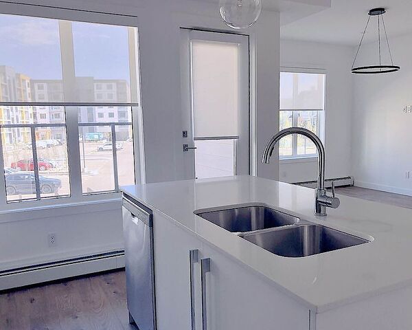 Calgary 2 bedrooms Condo Unit for rent. Property photo: 721201-2