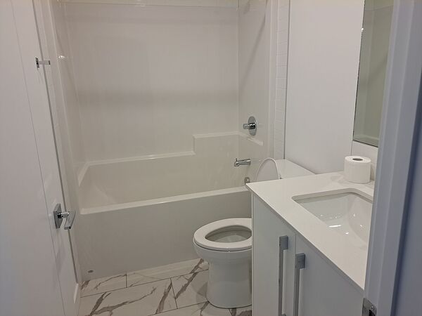 Calgary 2 bedrooms Condo Unit for rent. Property photo: 721201-3
