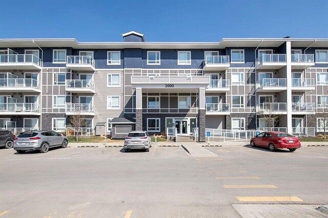 Calgary 2 bedrooms Condo Unit for rent. Property photo: 721900-1