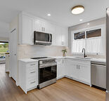 2 Bed Renovated Main Floor Home Steps From Nose Hill Park - Pet-friendly & A/C