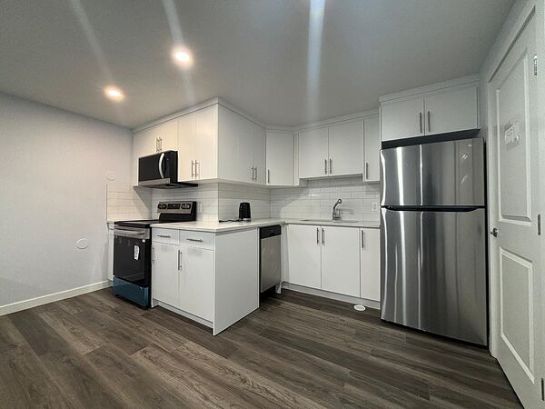 Specious 2-Bedroom, 1-Bath Basement Suite in Ambleton NW