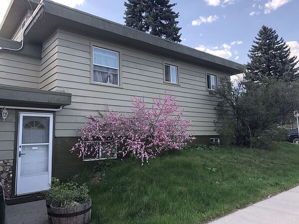 Calgary 1 + Den bedrooms Room For Rent for rent. Property photo: 724753-2