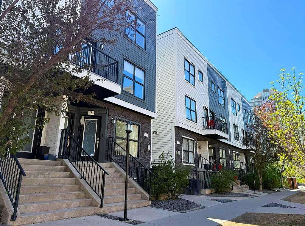 Calgary 2 bedrooms Condo Unit for rent. Property photo: 724934-1