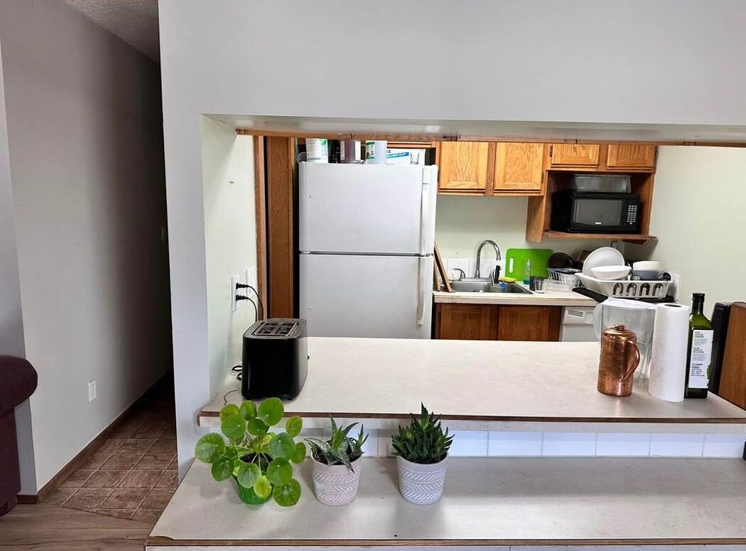 Calgary 2 bedrooms Room For Rent for rent. Property photo: 724938-1