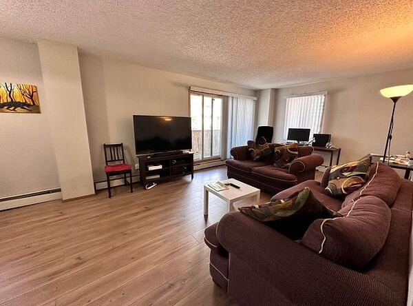 Calgary 2 bedrooms Room For Rent for rent. Property photo: 724938-3