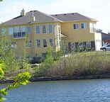 2 bedrm suite, no vehic noise, clean , Bright, above ground, Utility included,