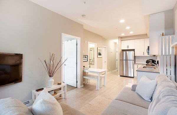 Calgary 2 bedrooms Condo Unit for rent. Property photo: 725213-2