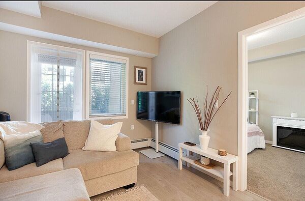 Calgary 2 bedrooms Condo Unit for rent. Property photo: 725213-3
