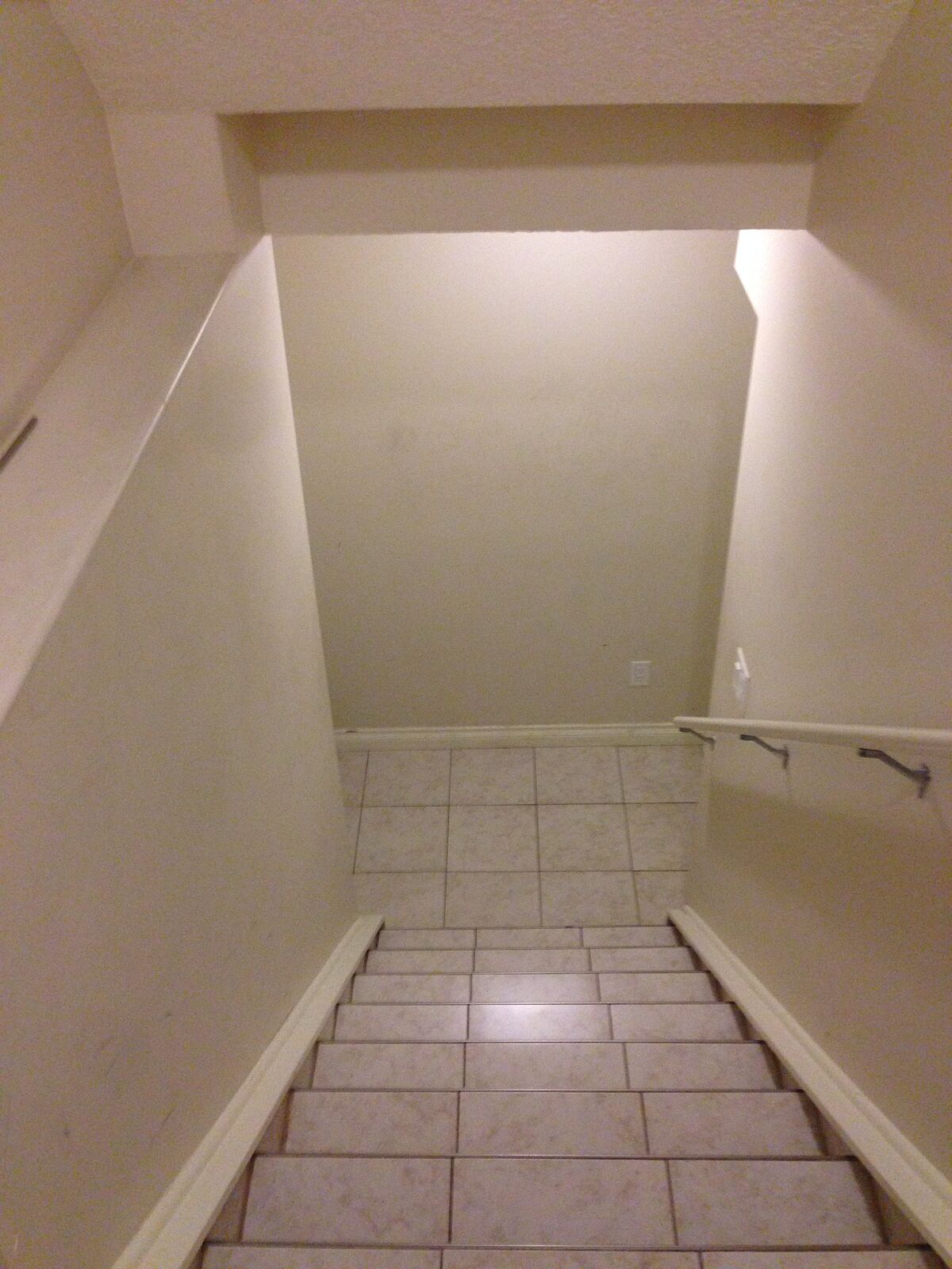 Calgary 2 bedrooms Basement for rent. Property photo: 726650-1