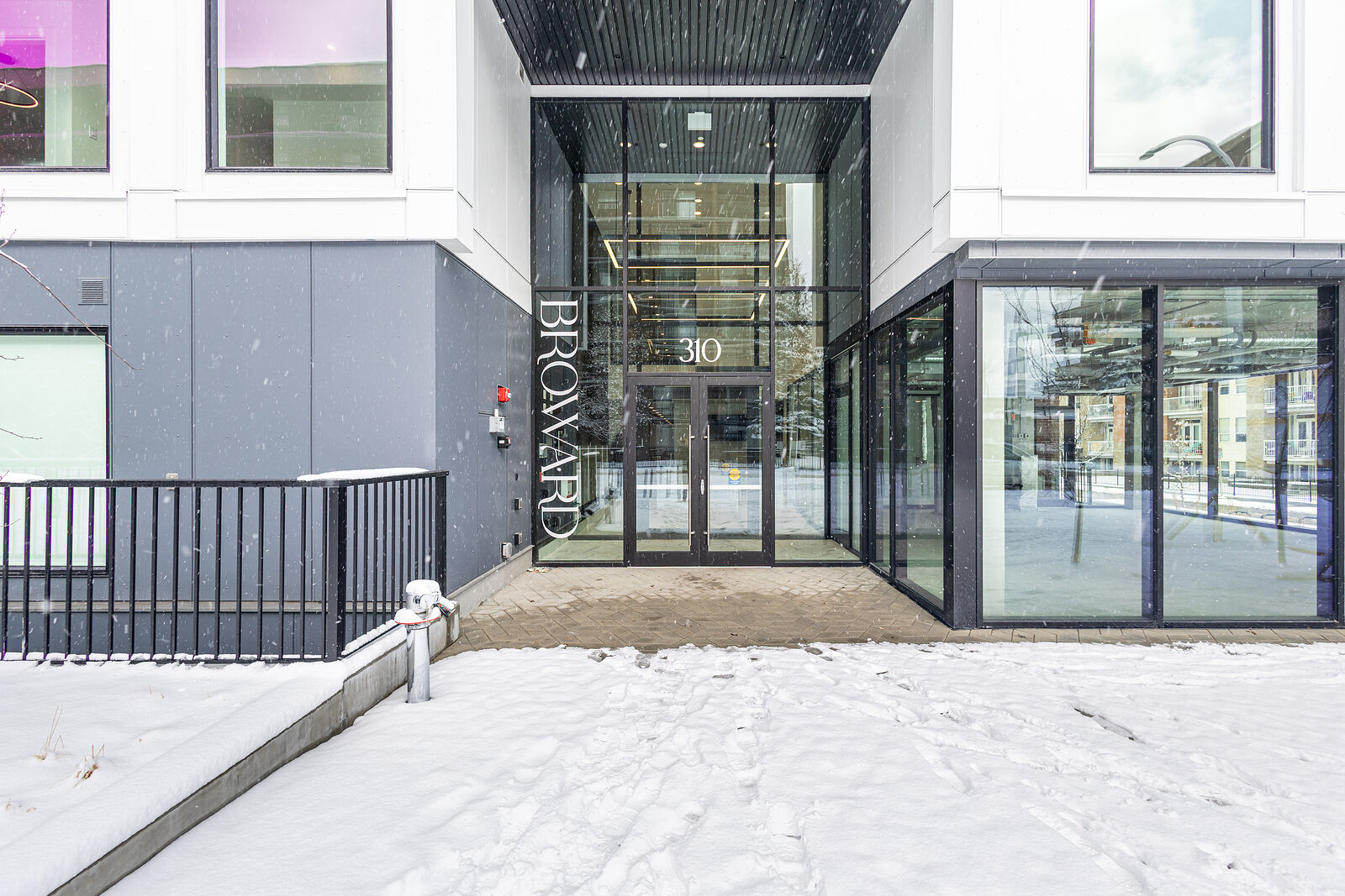 Calgary 2 bedrooms Condo Unit for rent. Property photo: 726952-1