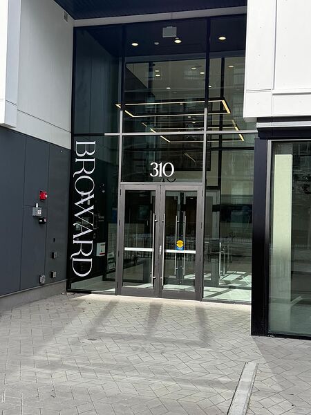Calgary 2 bedrooms Condo Unit for rent. Property photo: 726952-2