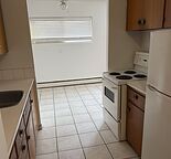 Fantastic & Bright 1-2 Bed Apartment with Small Den in SW Calgary - 2 weeks Free