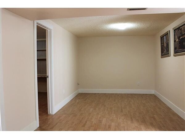 Calgary 3 bedrooms Basement for rent. Property photo: 728032-3