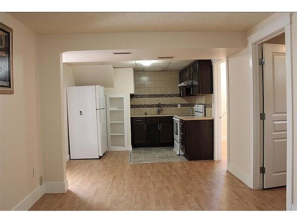 Calgary 3 bedrooms Basement for rent. Property photo: 728032-2