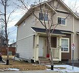 Corner Townhouse for Rent – Spacious & Convenient Living!