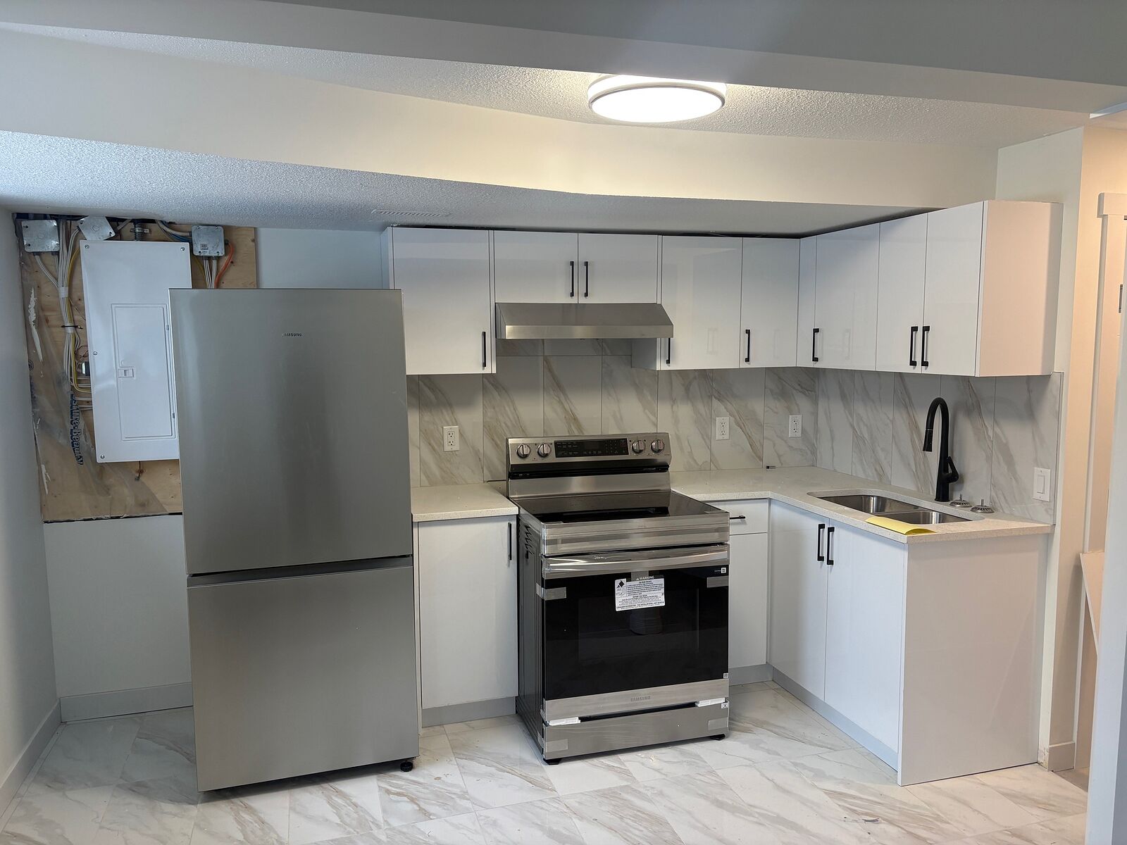 Calgary 3 bedrooms Basement for rent. Property photo: 728331-1
