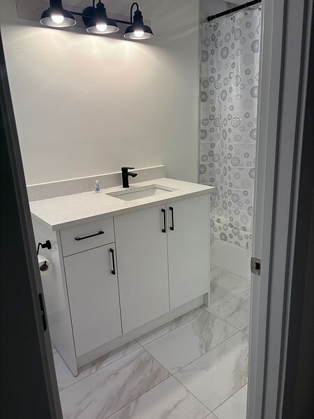 Calgary 3 bedrooms Basement for rent. Property photo: 728331-2