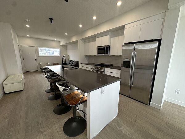 Calgary 3 bedrooms Townhouse for rent. Property photo: 728551-2