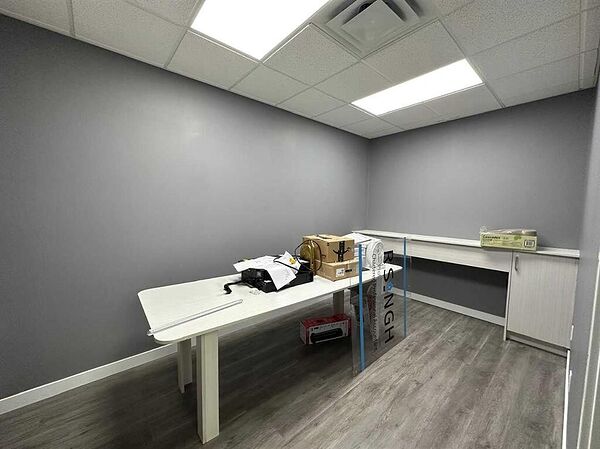 Calgary  bedrooms Office Space for rent. Property photo: 728575-3