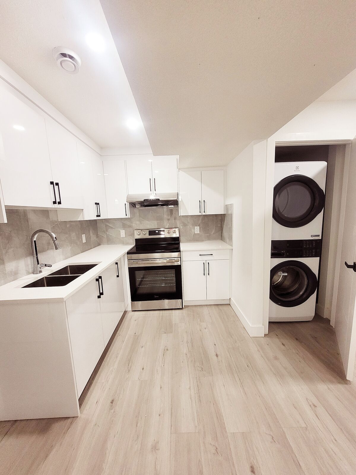 Calgary 2 bedrooms Basement for rent. Property photo: 728743-1