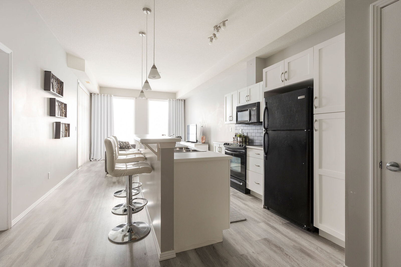 Edmonton 2 bedrooms Condo Unit for rent. Property photo: 728850-1