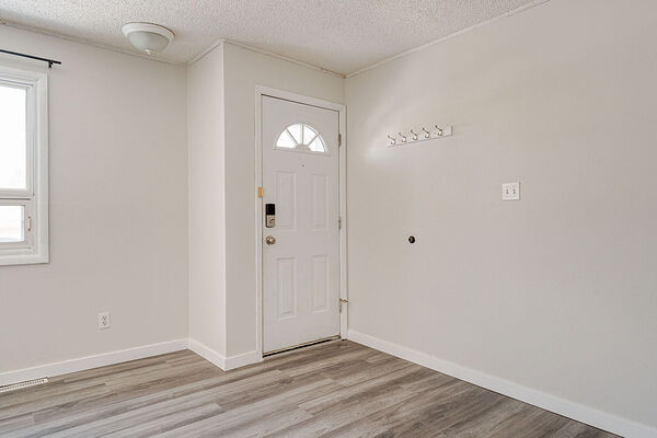 Calgary 2 bedrooms Main Floor for rent. Property photo: 728927-3