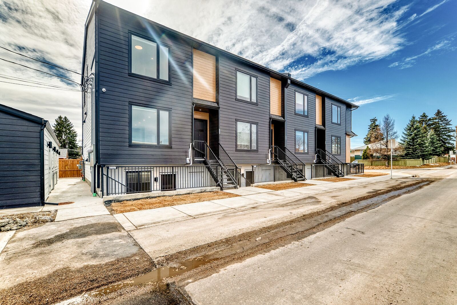 Calgary 3 bedrooms Townhouse for rent. Property photo: 728994-1