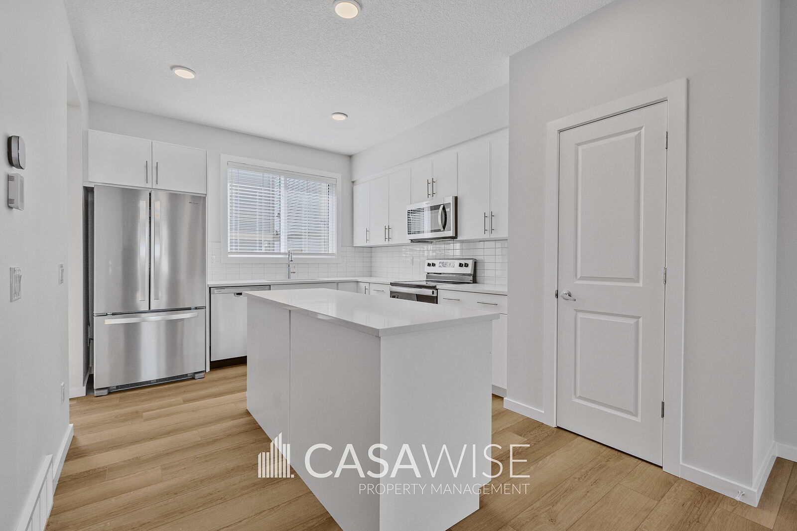 Edmonton 3 bedrooms Main Floor for rent. Property photo: 729165-1
